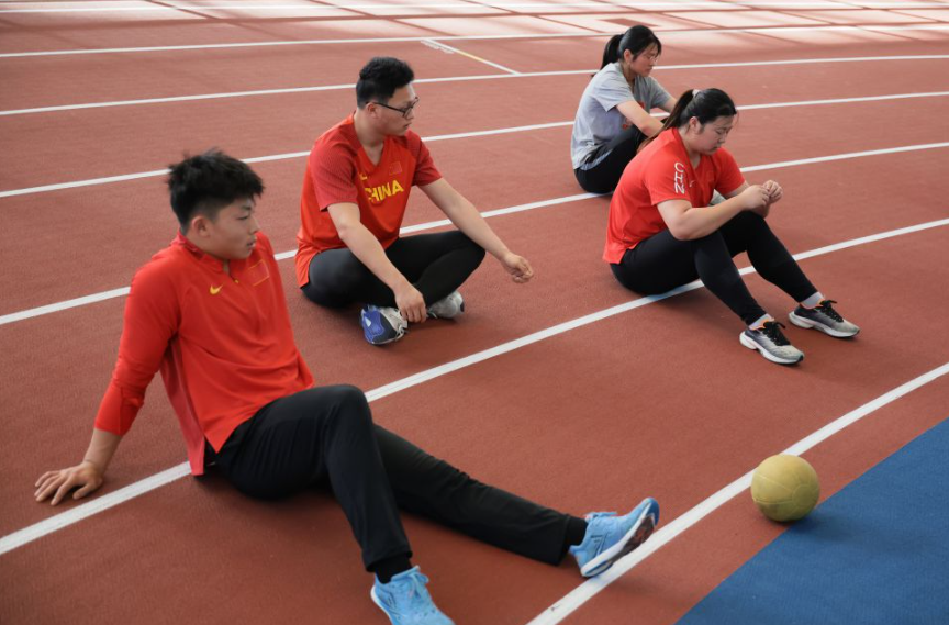 与朋友一起分享ag九游会在线娱乐的欢乐