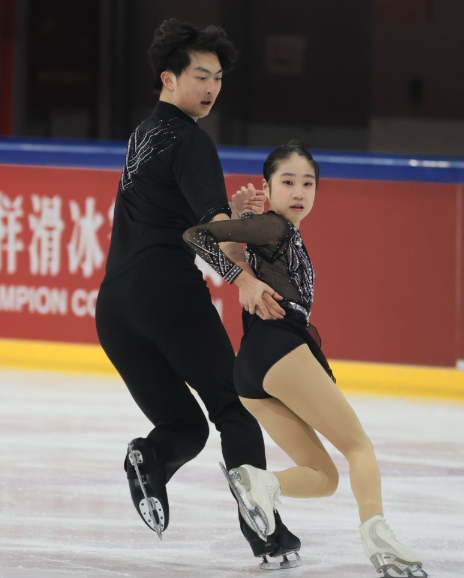 与好友一起畅玩九游会娱乐